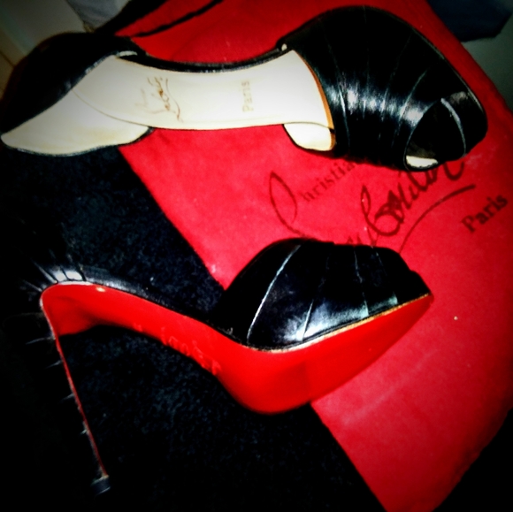 Christian Louboutin D'orsay gorgeous shoe! - Picture 5 of 6